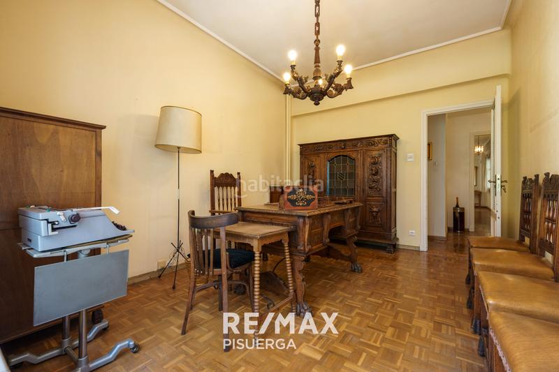 Foto c7056c24-d3e2-445f-bb2a-8e90a2b21302. Piso en calle tudela 3 en Circular Valladolid