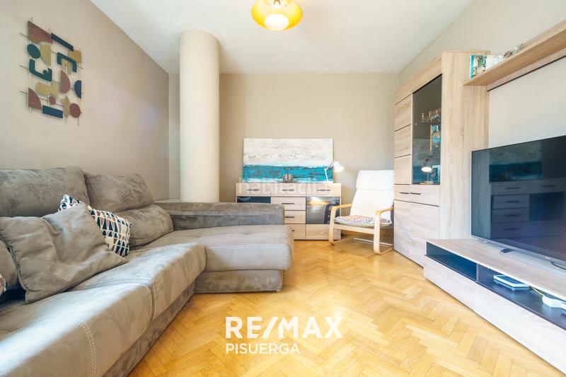 Foto 555f8c14-2e30-4cbd-bfef-aa8c49b6f9d3. Piso en calle ciudad de la habana 9 en Parquesol Valladolid