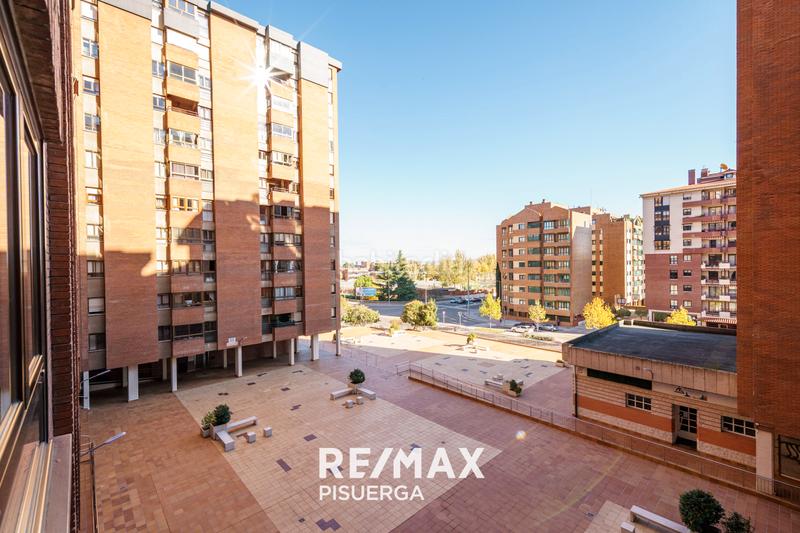 Foto ffba7a44-380e-4adc-b1ad-410f26606962. Piso en calle de mateo seoane sobral 3 en Parquesol Valladolid