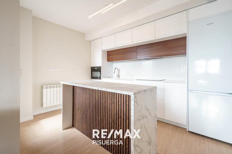 Foto b39bc6b6-3bad-4ac8-ae99-77cf6ac38272. Appartamento con parcheggio piscina in Parquesol Valladolid