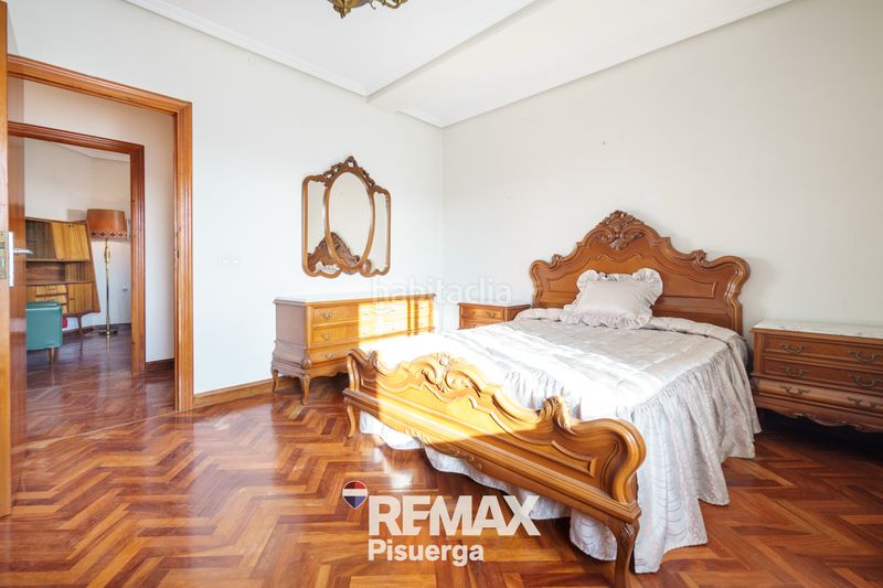 Foto 01441628-9d31-44d3-9ec1-83602a189625. Chalet en calle modesto lafuente 2 en Venta de Baños