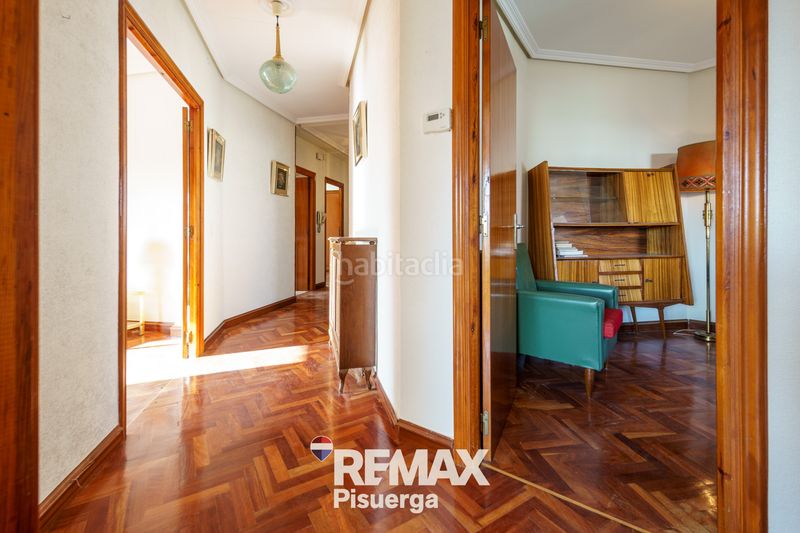 Foto 01f2d6fb-7230-48e2-b4a3-fde4e5712e6e. Chalet en calle modesto lafuente 2 en Venta de Baños