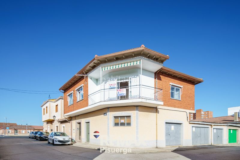 Foto 119c4ea0-a88a-4487-904d-5a8121ebadfc. Chalet en calle modesto lafuente 2 en Venta de Baños