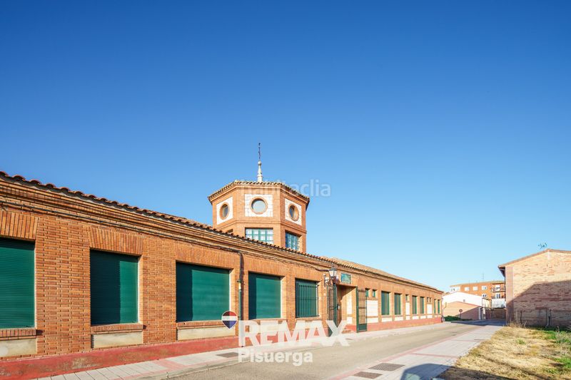 Foto 273b7c92-6925-4456-8df3-e3a46a8ebc2e. Chalet en calle modesto lafuente 2 en Venta de Baños