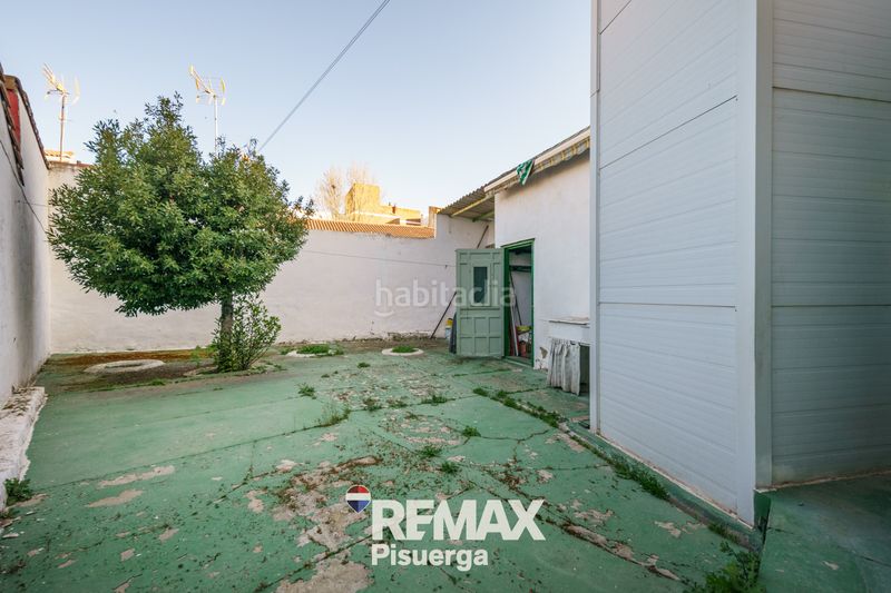 Foto 35cd2373-e165-47aa-84af-d31bf44f59c1. Chalet en calle modesto lafuente 2 en Venta de Baños