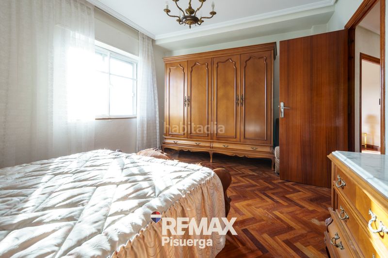 Foto 3d9ce631-4e83-4bc8-ac9f-e850b97e7fcb. Chalet en calle modesto lafuente 2 en Venta de Baños