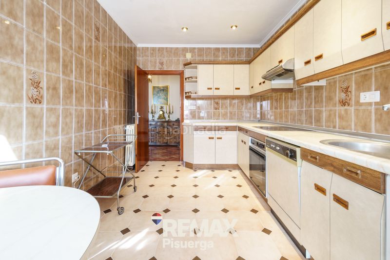 Foto 3e335650-ad67-4fee-84cd-9c3a5586477d. Chalet en calle modesto lafuente 2 en Venta de Baños