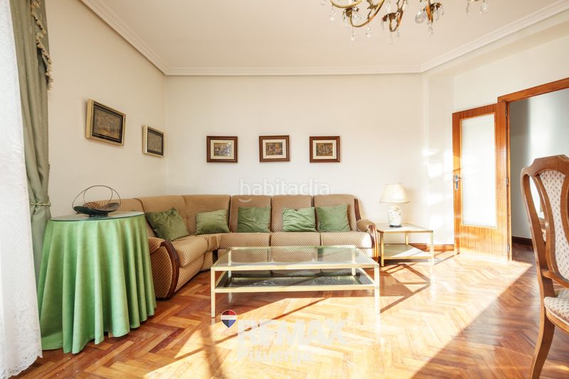 Foto 55328376-3a5b-44fe-bf0e-33721a741b5b. Chalet en calle modesto lafuente 2 en Venta de Baños