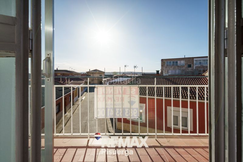 Foto 5718e3d0-5d40-42e9-be30-c090c3a74d23. Chalet en calle modesto lafuente 2 en Venta de Baños