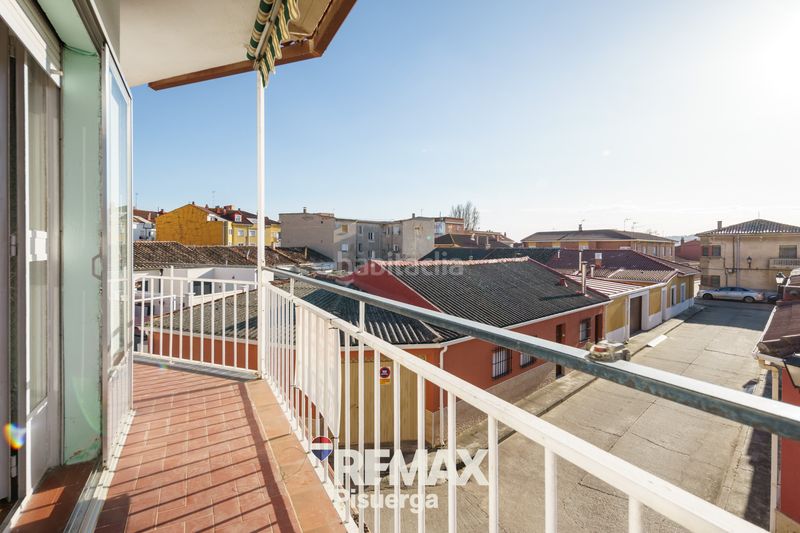 Foto 5c57e300-c1b4-48fc-b5f3-8e8e5e6c35fe. Chalet en calle modesto lafuente 2 en Venta de Baños