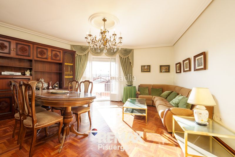 Foto 5ce4a419-a129-40ee-be17-668e8ece80e2. Chalet en calle modesto lafuente 2 en Venta de Baños