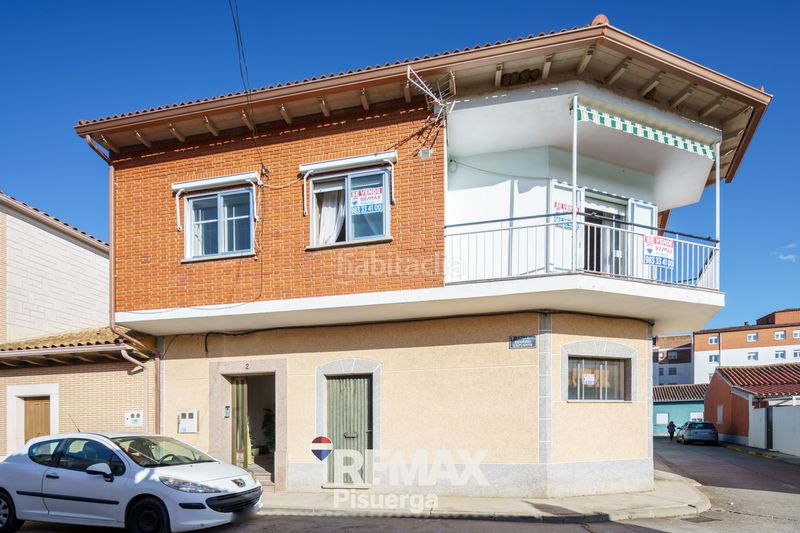 Foto 5f2a62b7-ea22-4d87-9554-b86283adf000. Chalet en calle modesto lafuente 2 en Venta de Baños