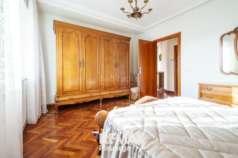 Foto 6695e444-15ff-461b-9d9b-fecd3e946eeb. Chalet en calle modesto lafuente 2 en Venta de Baños