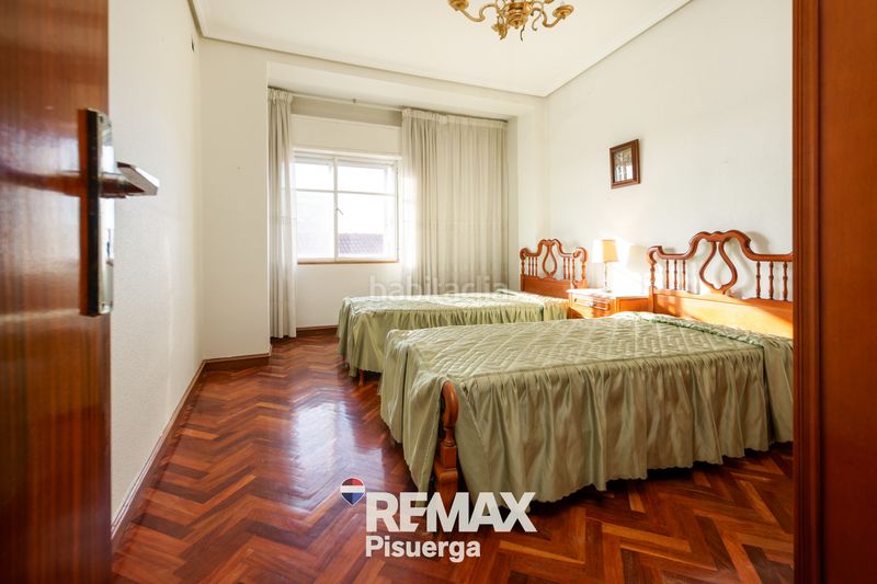 Foto 9ffc8da8-4c53-467c-9df9-a59365b96e2e. Chalet en calle modesto lafuente 2 en Venta de Baños