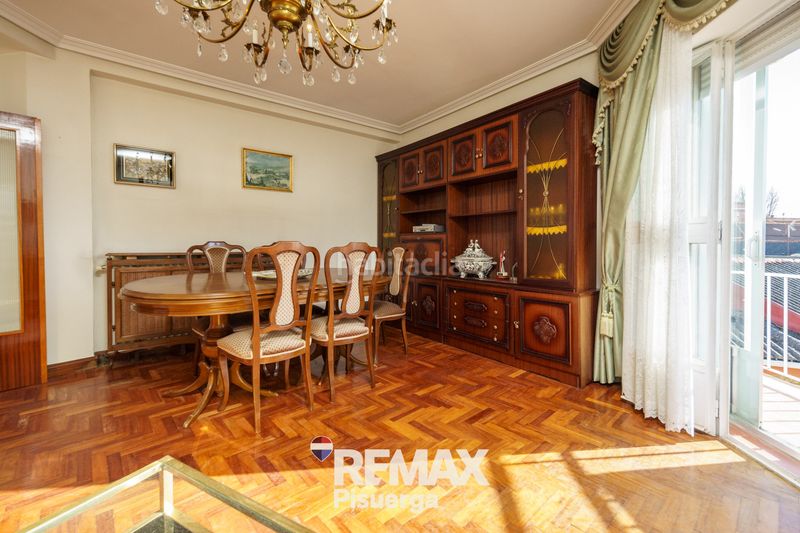 Foto a3c30772-ecfc-444a-9515-c468e304041c. Chalet en calle modesto lafuente 2 en Venta de Baños