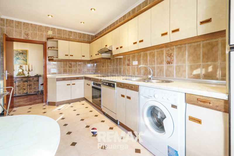 Foto b376d95f-c0b9-498e-8ae0-a2564fceffb2. Chalet en calle modesto lafuente 2 en Venta de Baños