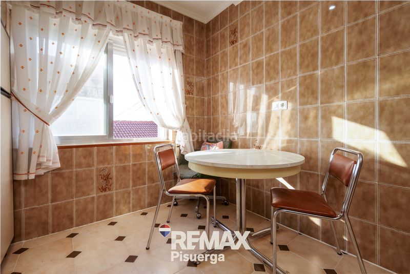 Foto b396b8fa-68c5-49df-9a63-444410fadbfa. Chalet en calle modesto lafuente 2 en Venta de Baños