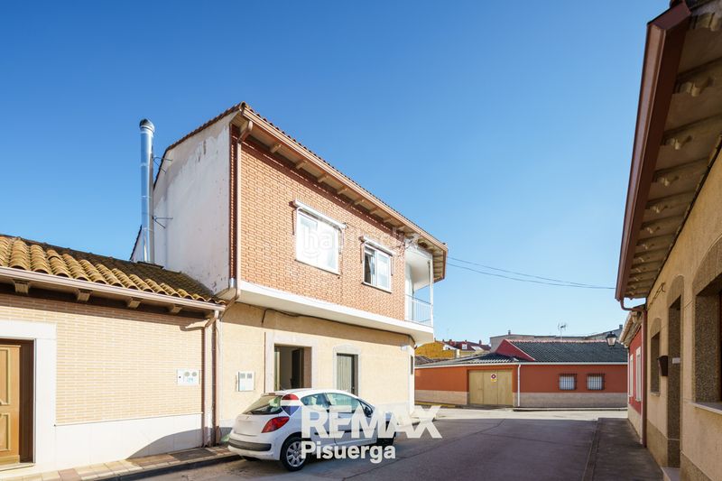 Foto bbaeeb17-e007-4e23-8d56-c0f8028c9ddc. Chalet en calle modesto lafuente 2 en Venta de Baños