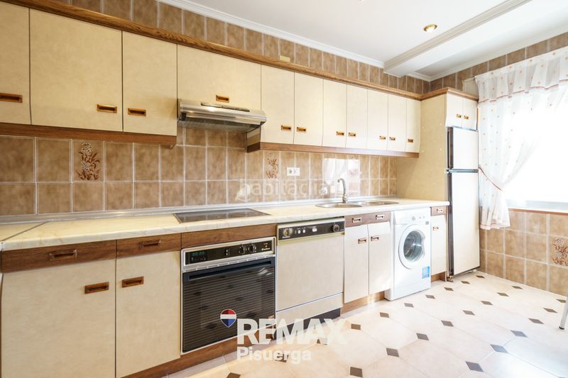 Foto d0562e80-fcca-4dd5-9a42-350a26358c3c. Chalet en calle modesto lafuente 2 en Venta de Baños