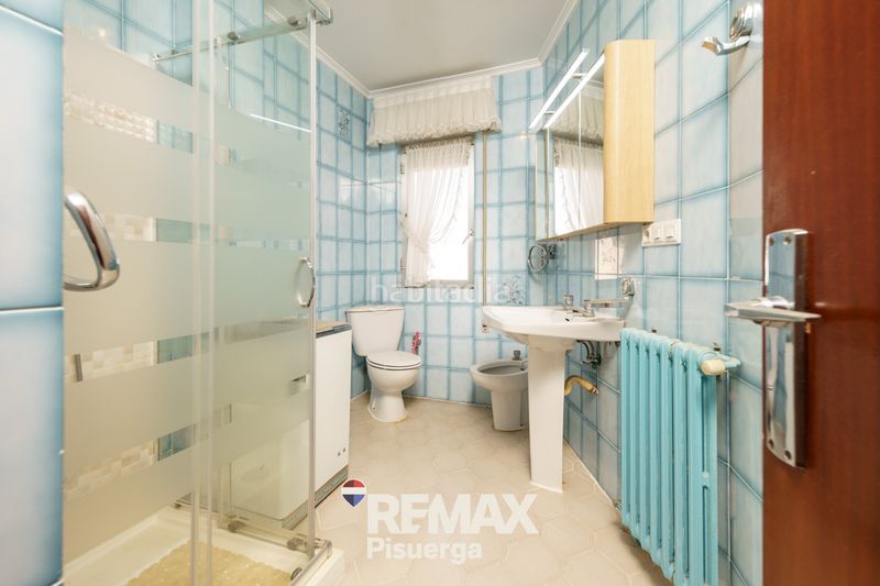 Foto e65221a7-dd97-44a2-844a-1be9a476731d. Chalet en calle modesto lafuente 2 en Venta de Baños