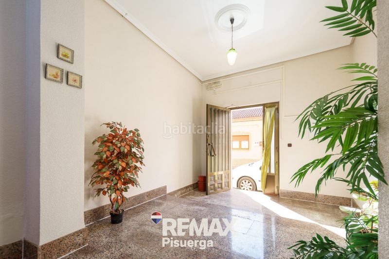 Foto ff964b2a-983e-4279-bfab-5e29a71e588d. Chalet en calle modesto lafuente 2 en Venta de Baños