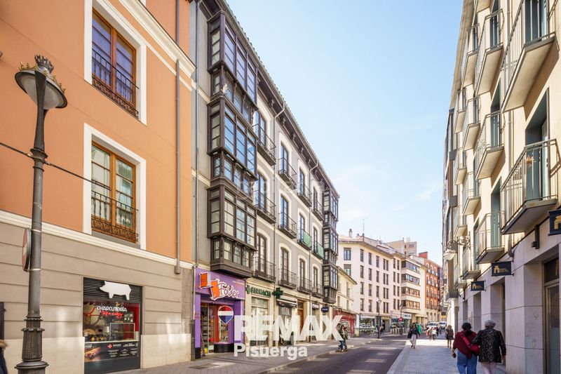 Foto e62ef2e4-6384-47b5-bf2e-01f4fea120ff. Piso en calle bajada de la libertad 6 en Centro Valladolid