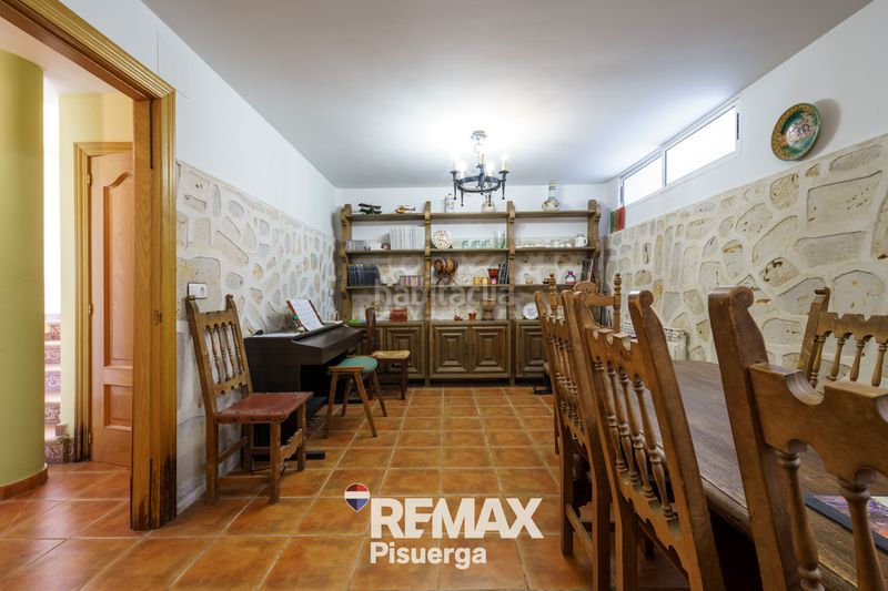 Foto f59bb503-112f-49b0-8579-79fc86a14c96. Chalet en calle retama 5 en Boecillo