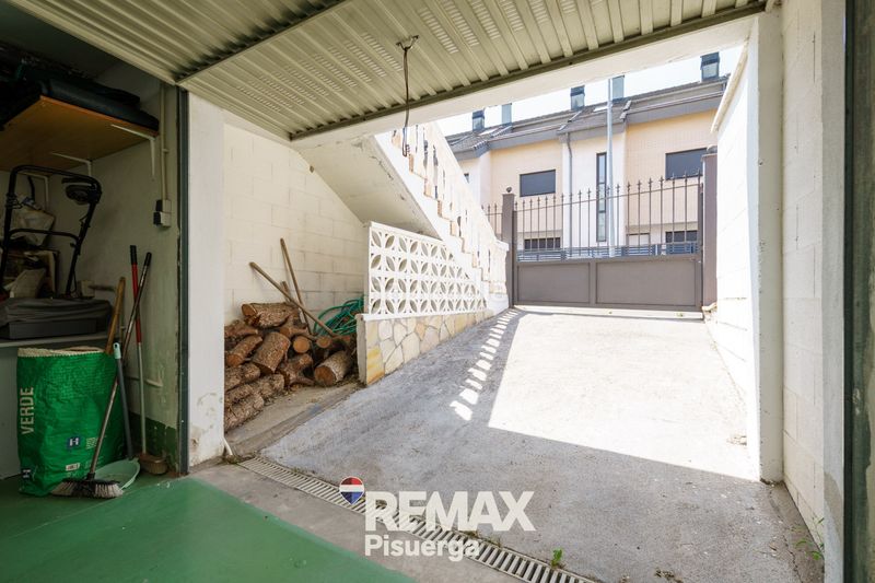 Foto 0d662234-8d5f-4552-a2fa-7c12671a747f. Xalet a calle capuletti 21 a Covaresa Valladolid