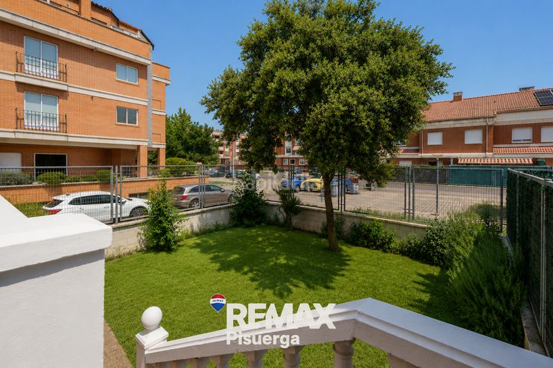 Foto 8cf2c3c7-d45e-4855-8cb1-19d0c6144c59. Xalet a calle capuletti 21 a Covaresa Valladolid