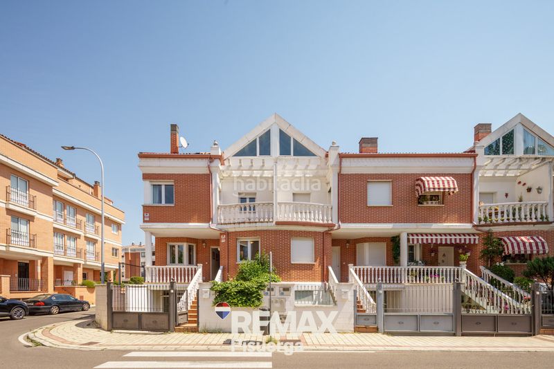 Foto d0a92663-a64b-43b2-881e-41a107a30daa. Xalet a calle capuletti 21 a Covaresa Valladolid
