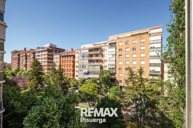 Foto 799da31a-8d6f-47c3-82a0-ace04030f2c8. Appartement dans calle estrada 20 dans Centro Palencia