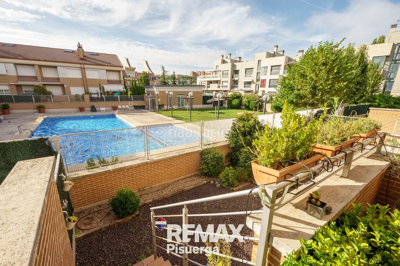 Foto ce3ad2a4-ed26-42db-8552-14a27a6f9854. Xalet amb calefacció aparcament piscina a Las Villas - Valparaiso - El Peral Valladolid
