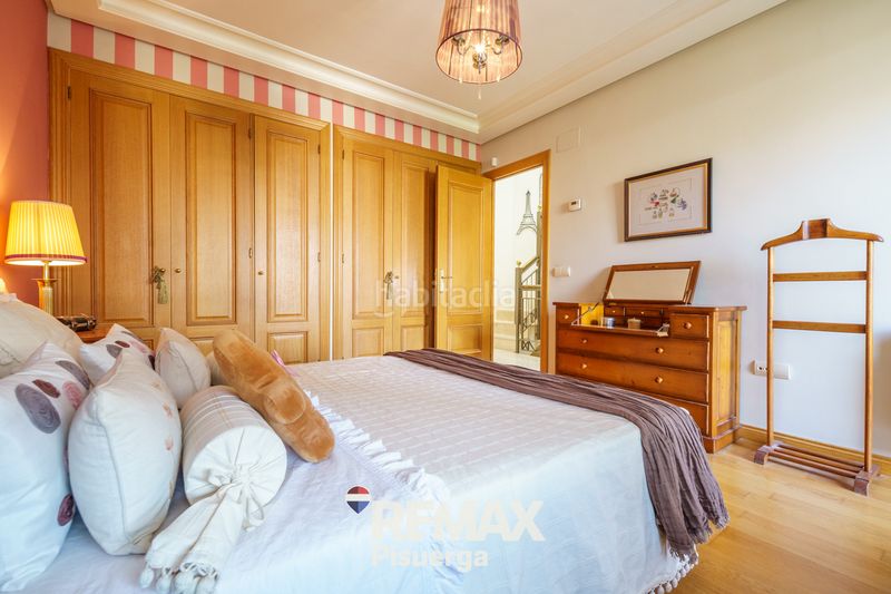 Foto d77d5533-674b-4e06-ab15-76da6ed4b644. Xalet amb calefacció aparcament piscina a Las Villas - Valparaiso - El Peral Valladolid