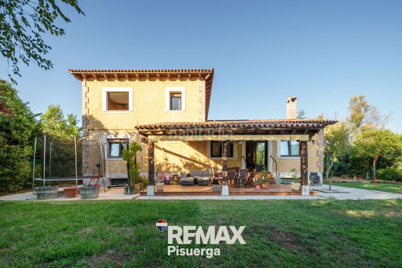 Foto 3b67fc4a-e9cd-4f2f-80d9-89d240334632. Chalet en calle balandro 126 en Boecillo