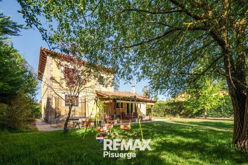 Foto 5f2ac68d-9ddf-48ee-9800-352d136fa05c. Chalet en calle balandro 126 en Boecillo