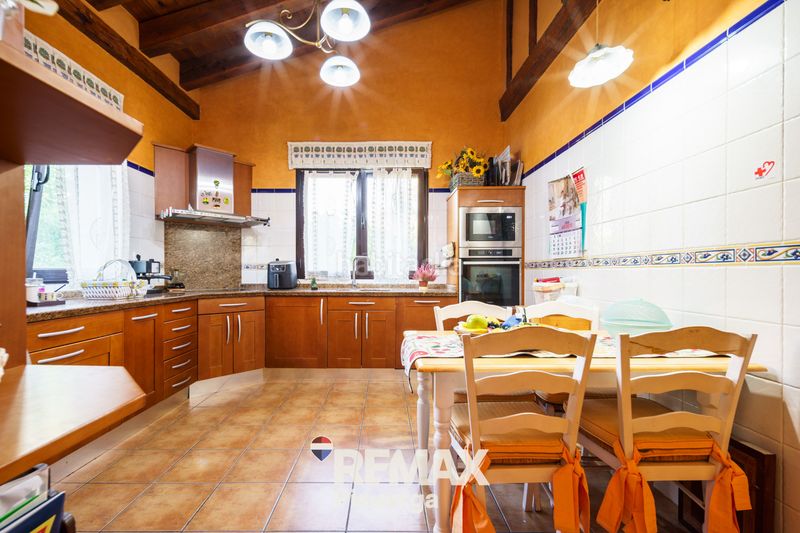 Foto 6bf8b8bf-4cff-4468-9525-c5cb44bce178. Chalet en calle balandro 126 en Boecillo