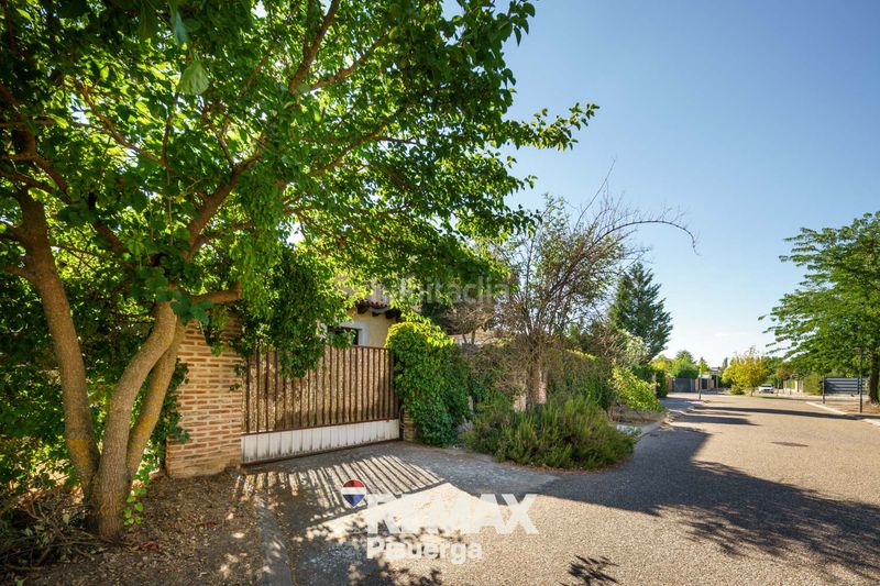 Foto a5d80636-8dc5-4609-83a6-2a054d752f59. Chalet en calle balandro 126 en Boecillo