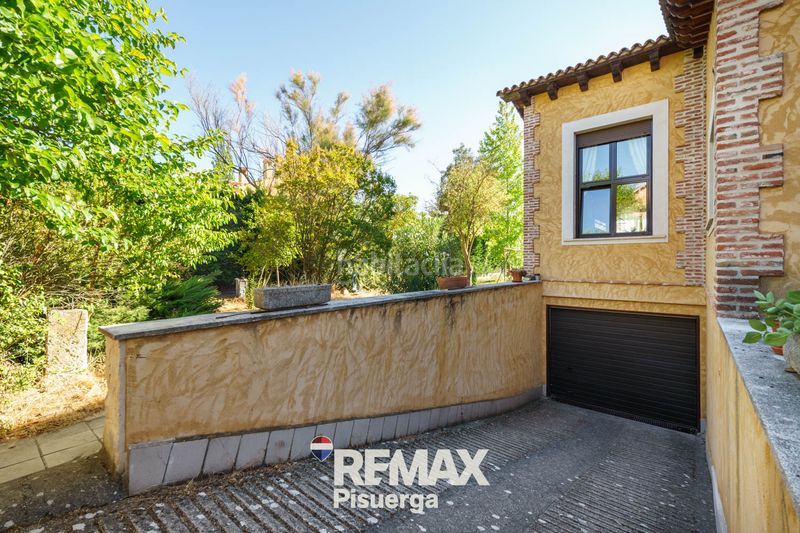 Foto d2ea1b88-04a7-4f5d-b804-c8a7aac429dc. Chalet en calle balandro 126 en Boecillo