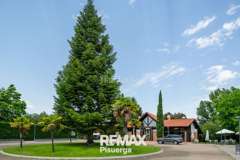 Foto fb6d7512-dcd6-4476-845a-510a0a3f1081. Chalet en calle balandro 126 en Boecillo