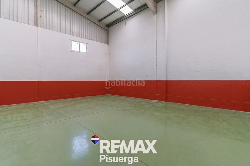 Foto 7b01aeb7-f872-4cce-9d5b-27c7bdc9bebb. Bâtiment à usage industriel dans calle zamora 13 dans Laguna de Duero
