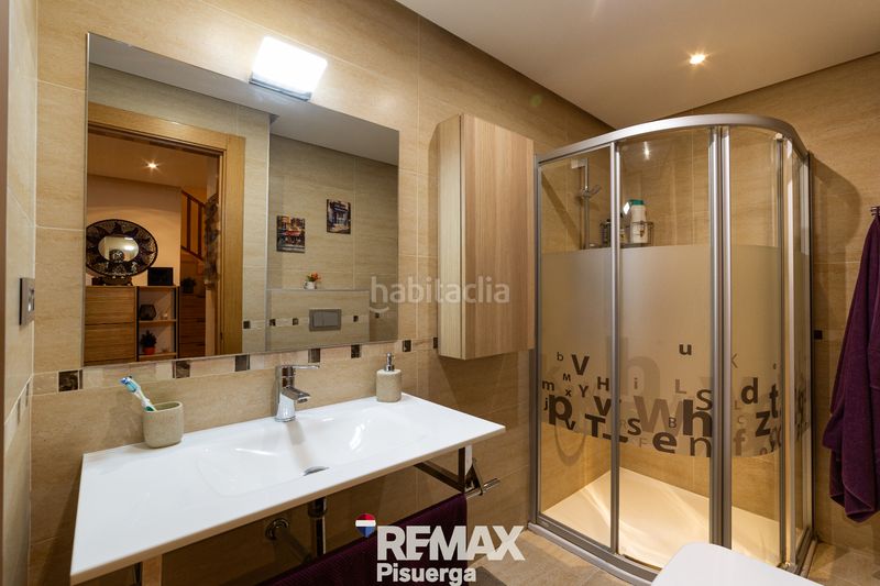 Foto ba54f1e4-38b3-4df7-91f6-23ac42f455f2. Chalet in calle comunidad de galicia 7 in Laguna de Duero