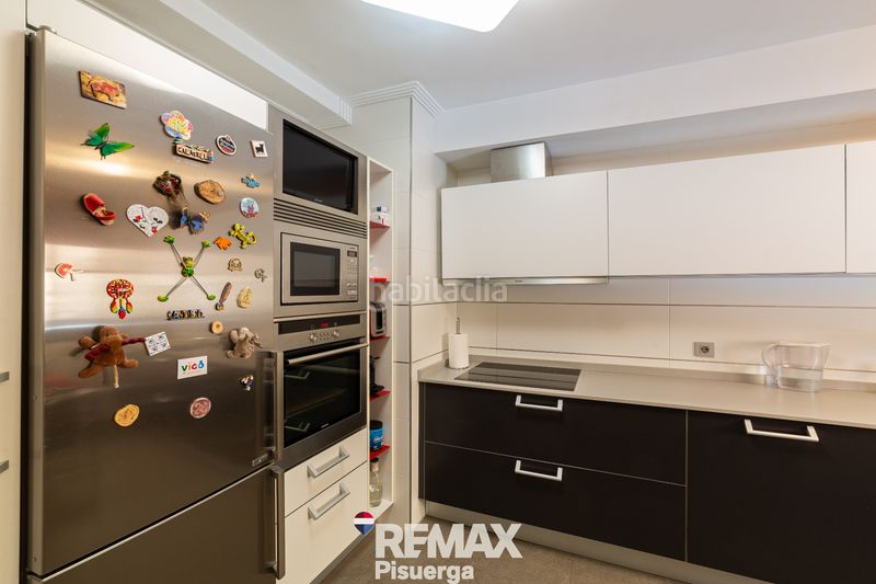 Foto c4c64f03-c447-4243-8090-022a0f54d894. Chalet in calle comunidad de galicia 7 in Laguna de Duero