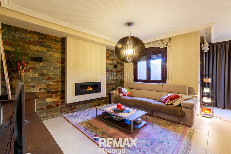 Foto ce250c35-b93a-4c6e-aa0b-8182d9be2c37. Chalet in calle comunidad de galicia 7 in Laguna de Duero