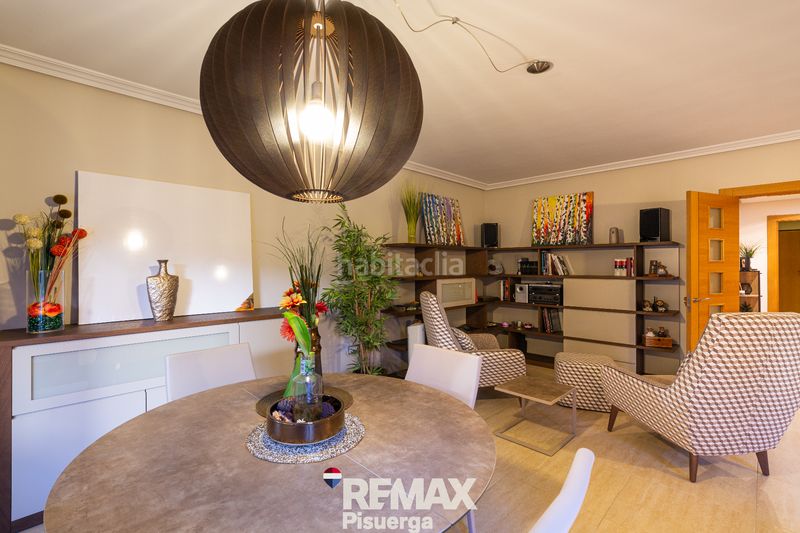 Foto ffef884c-3e9f-46d0-b0d9-58f7e7072763. Chalet in calle comunidad de galicia 7 in Laguna de Duero