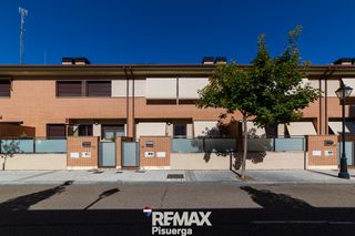 Chalet in Calle Comunidad de Galicia 7