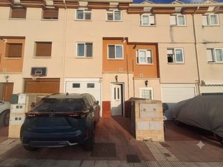 Chalet à Avenida de torremormojon 63
