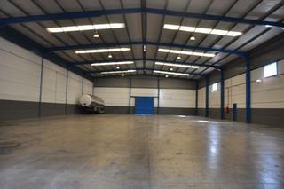 Rent Industrial building in Puertito de Güímar. Próxima a quedarse libre, con muelle de carga