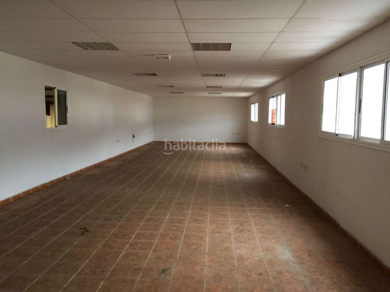Foto 750c3d0d-1804-4856-bc78-8865d9857652. Rent industrial building in Casco Urbano Adeje