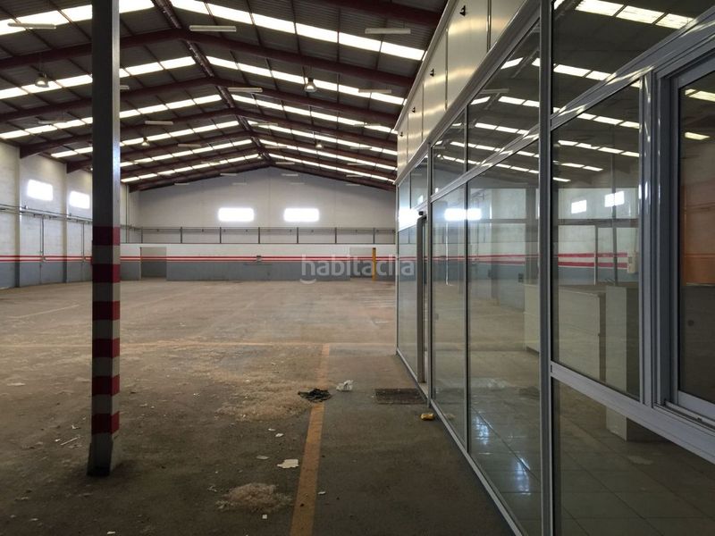 Foto eea44f16-8f34-42f5-b4c6-173aed2e446a. Rent industrial building in Casco Urbano Adeje