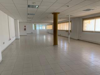 Lloguer Oficina en Buenos Aires - Chamber - Las Moraditas. Oficina con cuatro plazas de parking